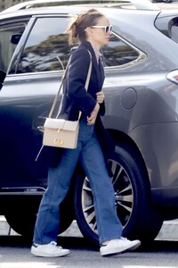 natalie-portman-out-and-about-in-hollywood-01-14-2024-2.jpg