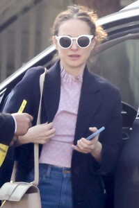 natalie-portman-out-and-about-in-hollywood-01-14-2024-3.jpg