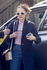 natalie-portman-out-and-about-in-hollywood-01-14-2024-6.jpg
