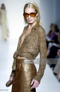 s01halston-10d.thumb.jpg.52463fa7dfba111b9367274a3a4f2b07.jpg