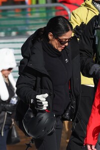 salma-hayek-out-skiing-with-her-family-in-aspen-12-27-2023-1.jpg