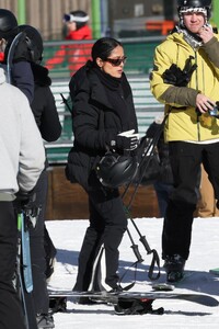 salma-hayek-out-skiing-with-her-family-in-aspen-12-27-2023-4.jpg