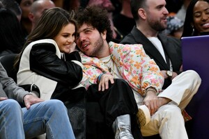 selena-gomez-and-benny-blanco-at-lakers-vs.-miami-heat-game-at-crypto.com-arena-in-los-angeles-01-03-2024-2.jpg
