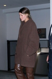 sofia-richie-wearing-a-large-coat-in-beverly-hills-01-14-2024-2.jpg