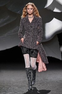 00031-chanel-fall-2023-ready-to-wear-credit-gorunway.thumb.jpg.70fd1e920c4460ab3a052edb50685ad3.jpg