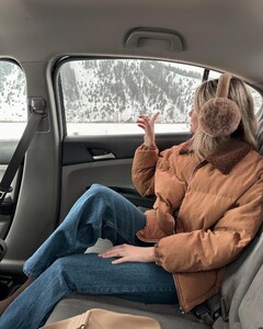 [2024.02.03] hannahg11_424673799_1095110641629657_7232509786073895239_n.jpg