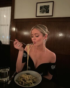 [2024.02.04] hannahg11_425011640_1089615358847617_9147485310066192377_n.jpg