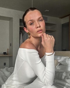 [2024.02.04] josephineskriver_426192986_220404647825403_8650717030083033578_n.jpg