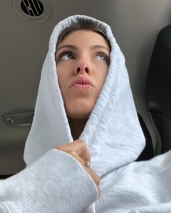 [2024.02.06] carmellarose_425204944_1073307180601635_880653461314491421_n.jpg