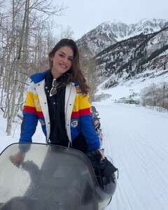 [2024.02.19] msgigiparis_428136325_1589529091804013_8327655489065393037_n.jpg