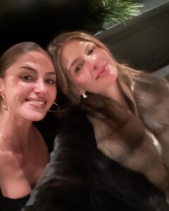 [2024.02.19] msgigiparis_428443847_386462643995232_3264289450951041985_n.jpg