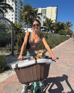 [2024.02.25] msgigiparis_429857502_958113609202794_8678501039175797529_n.jpg