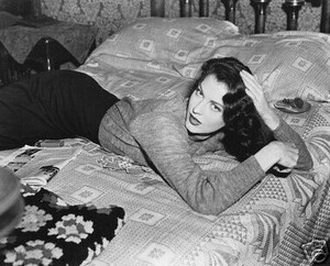 36905_ava_gardner_the_celebrity_city_11584_122_431lo0.jpg