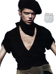 40_201008voguefrphdavidsims052frejabehaerichsen.thumb.jpg.2d96ec3c0a08b8bb08b22c4ad952c881.jpg