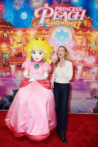 447632630_brie-larson-princess-peach.jpg
