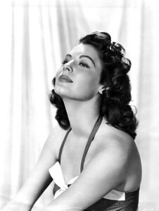 936full-ava-gardner(1).thumb.jpg.d57d2ca324b349337097ffb257b5fed7.jpg