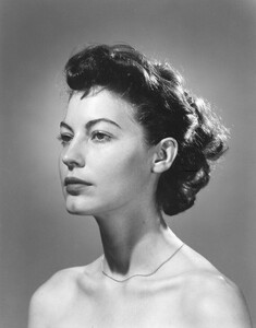 936full-ava-gardner.thumb.jpg.4b11c86a1544b0bb700bcb38ab4a76f8.jpg