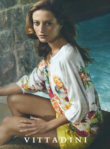 Adrienne_Vittadini_Spring_Summer_2009_07.thumb.jpg.2514d48597b0d00600b8e113d56b07e8.jpg