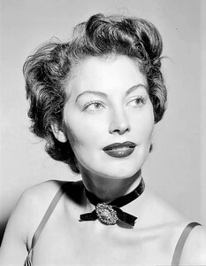 Ava Gardner poses in the Daily News studio, c.1949.jpg