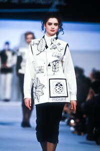Belinda_Riding_Jean-Charles_de_Castelbajac_FW1989_02.jpg