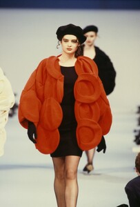 Belinda_Riding_Jean-Charles_de_Castelbajac_FW1989_05.jpg