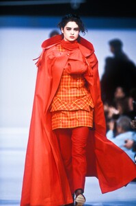 Belinda_Riding_Jean-Charles_de_Castelbajac_FW1989_09.jpg