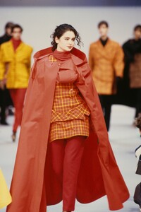 Belinda_Riding_Jean-Charles_de_Castelbajac_FW1989_10.jpg