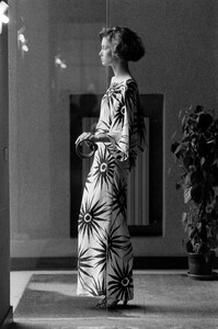 Cathy_Gallagher_Versace_Resort_1984_017.jpg