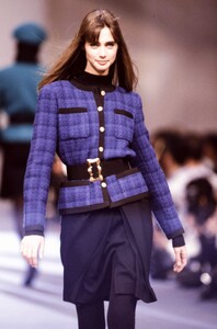 Chanel_FW1989_03.thumb.jpg.6e592752167f1bdbc309893d5decc166.jpg