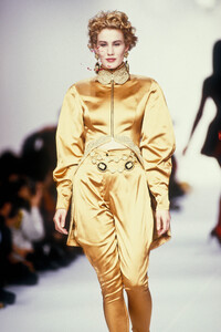 ChantalThomass1990WomenFW117.thumb.jpg.b2ac90a4b30b3e070cf77fc33e814f49.jpg