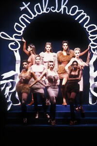 ChantalThomass1991WomenFW10.thumb.jpg.84c041c074da4216dc4d6db10c47d445.jpg