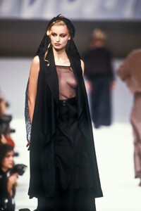 ClaudeMontana1989WomenRTW45.thumb.jpg.ab79094602edf08ad02010b1f18bde25.jpg