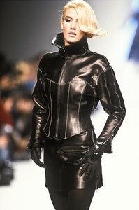 ClaudeMontana1991WomenFW25.thumb.jpg.93579823c05559d644f653d4b1be7d70.jpg