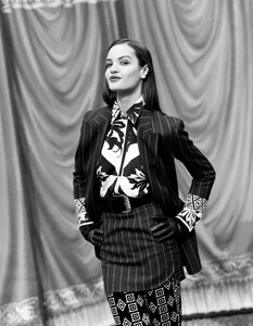 Claudia_Mason_Versace_FW1990_24.jpg