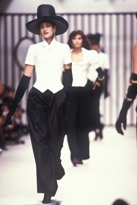 Deborah_Klein_Karl_Lagerfeld_SS1989_02.jpg