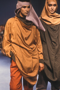 IsseyMiyake1984WomenRTW12.thumb.jpg.b6a179fe3fdcd4e9ac9cf1c9d1529edd.jpg