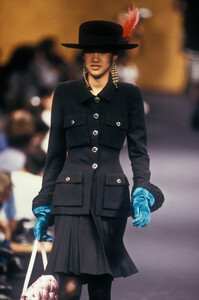 Kimora_Lee_Chanel_HC_FW1989_07.jpg