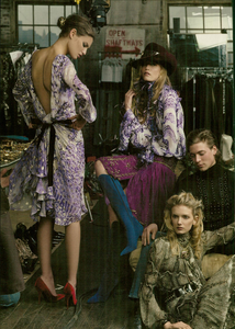 Leibovitz_Roberto_Cavalli_Fall_Winter_2005_06_01.thumb.png.7e54458c6b48faaed33bd0b2256ba914.png