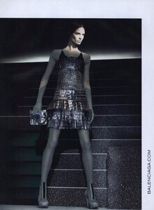 Sims_Balenciaga_Spring_Summer_2009_01.thumb.jpg.9142268de882213f1227c373b06fbfae.jpg