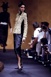 Vicky_Koulianou_Chanel_FW1989_HC_01.jpg