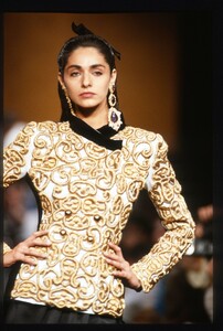 Vicky_Koulianou_Chanel_FW1989_HC_02.jpg