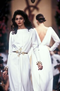 Vicky_Koulianou_Yves_Saint_Laurent_HC_SS1989_02.jpg
