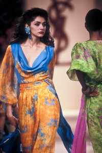 Vicky_Koulianou_Yves_Saint_Laurent_HC_SS1989_06.jpg