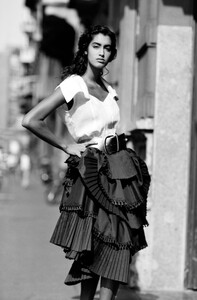 Yasmeen_Ghauri_Byblos_SS1990_067.jpg