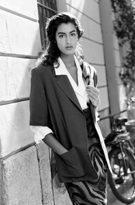 Yasmeen_Ghauri_Byblos_SS1990_103.jpg