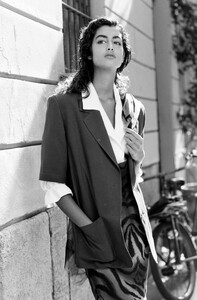 Yasmeen_Ghauri_Byblos_SS1990_104.jpg