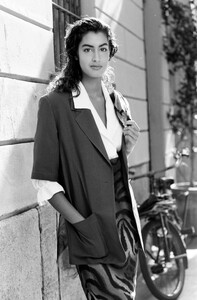 Yasmeen_Ghauri_Byblos_SS1990_114.jpg