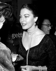 ava 1955 london1.jpg