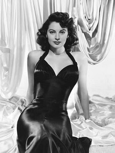 ava_gardner-14a.thumb.jpg.32095d2dfeb0150d1a1e9c9eeac7e23f.jpg