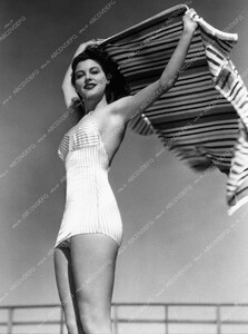 ava_gardner_02-.thumb.jpg.70f5641d32f284b18cfad95c6bbef060.jpg